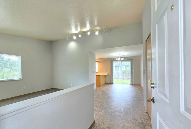 Building Photo - Charming 3 Bed/ 1.5 Bath Home Available in Lake Stevens