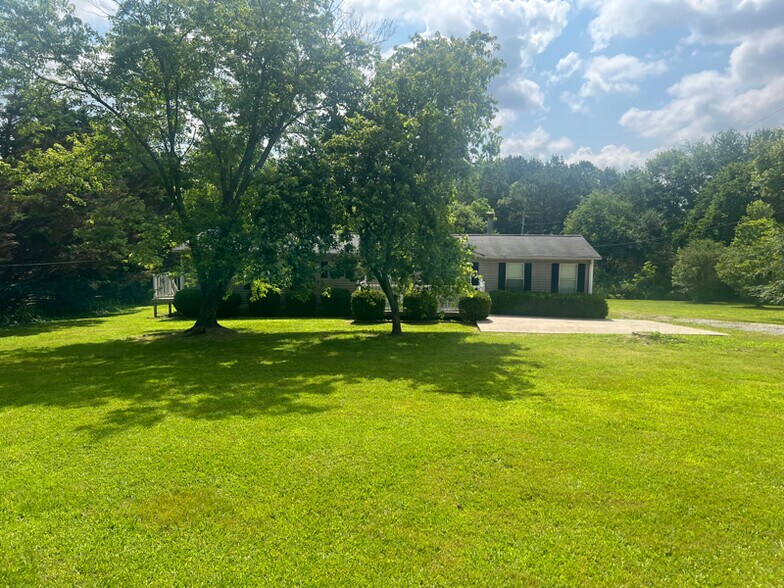 Building Photo - 725 Bandy Rd