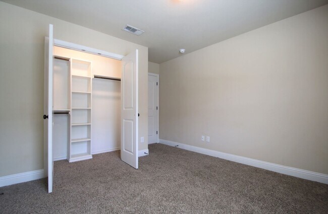 Building Photo - Classically Styled 3/2 In Wonderful Weathe...