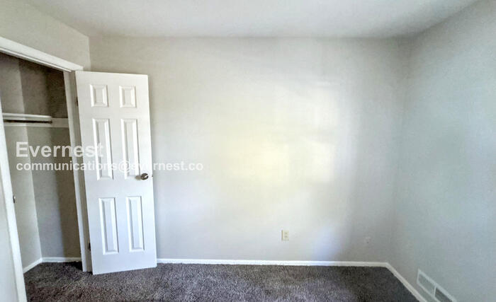 Building Photo - 2143 Wadsworth Dr