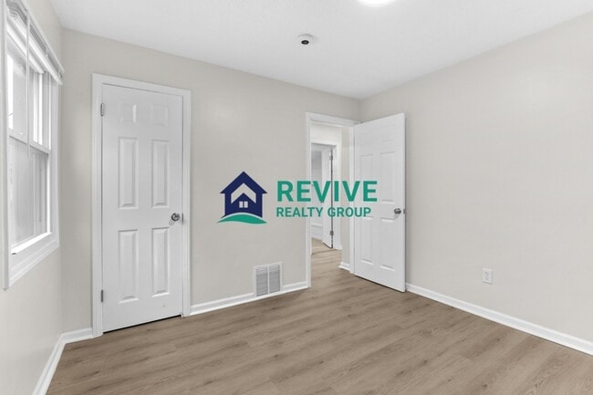 Building Photo - 131 Doremus Ave