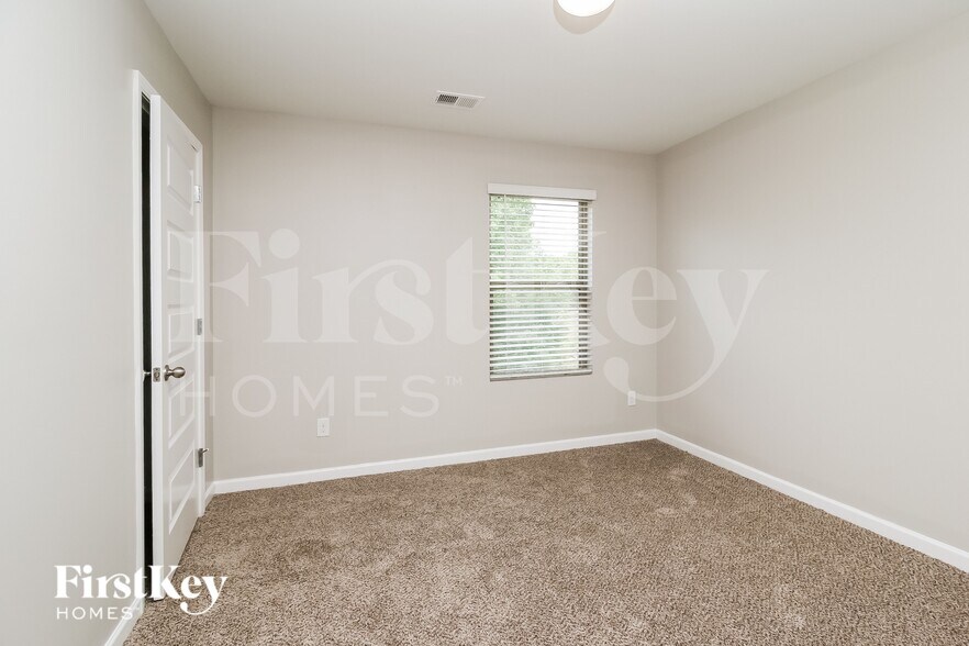 Building Photo - 2057 Massey Ln