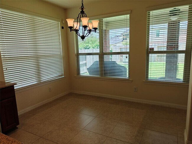 Building Photo - 5551 Twin Rivers Ln