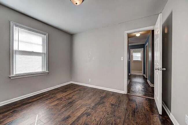 Building Photo - 416 Elm St