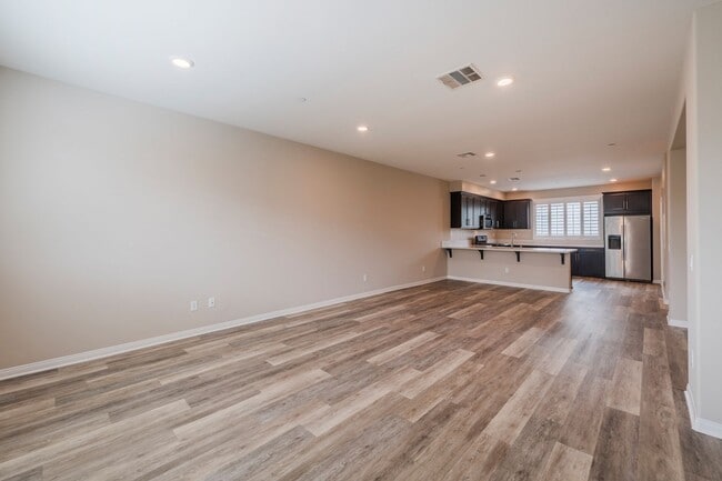 Building Photo - Beautiful Gardena Condominium in Gated Com...