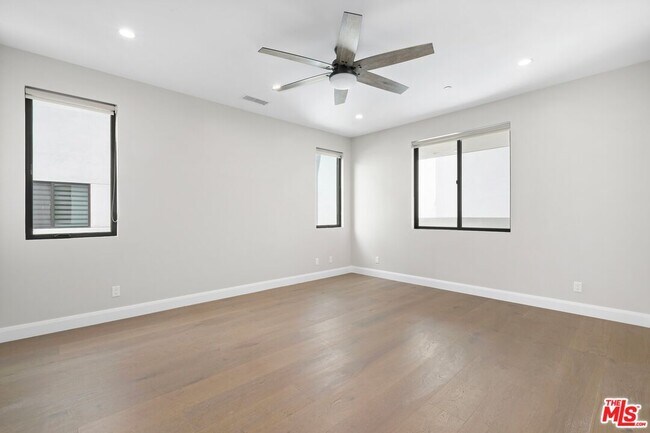 Building Photo - 211 S Irena Ave