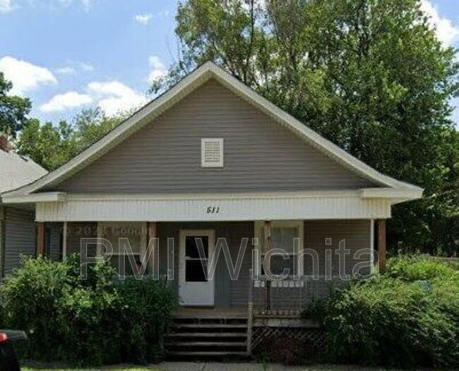 Building Photo - 511 E Indianapolis St