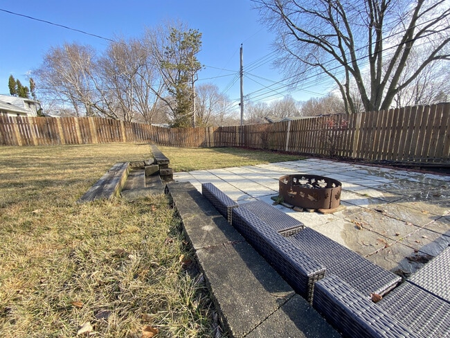 Building Photo - 2512 18th Ave NW