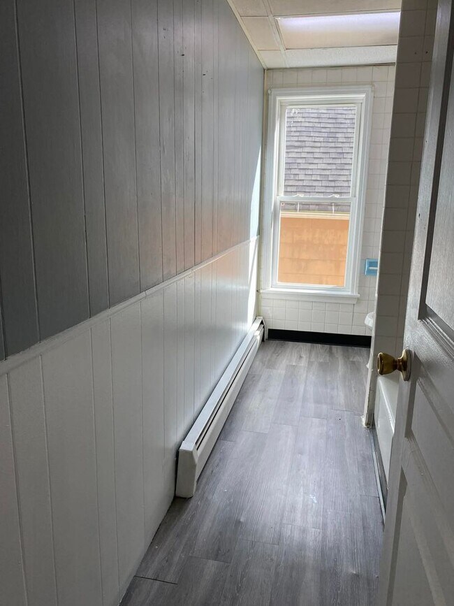 Building Photo - 427 3rd Ave