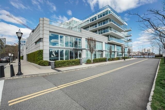 Building Photo - 1000 Ave at Port Imperial