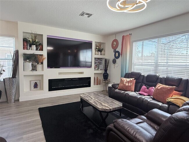 Building Photo - 375 Nova Dr