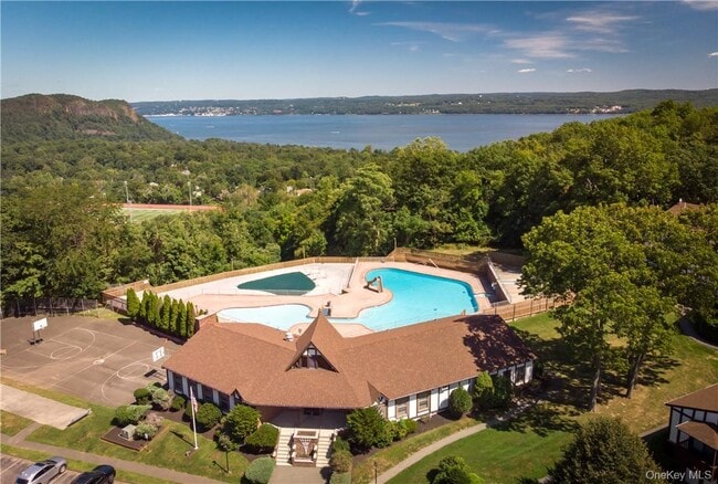 Building Photo - 716 Sierra Vista Ln