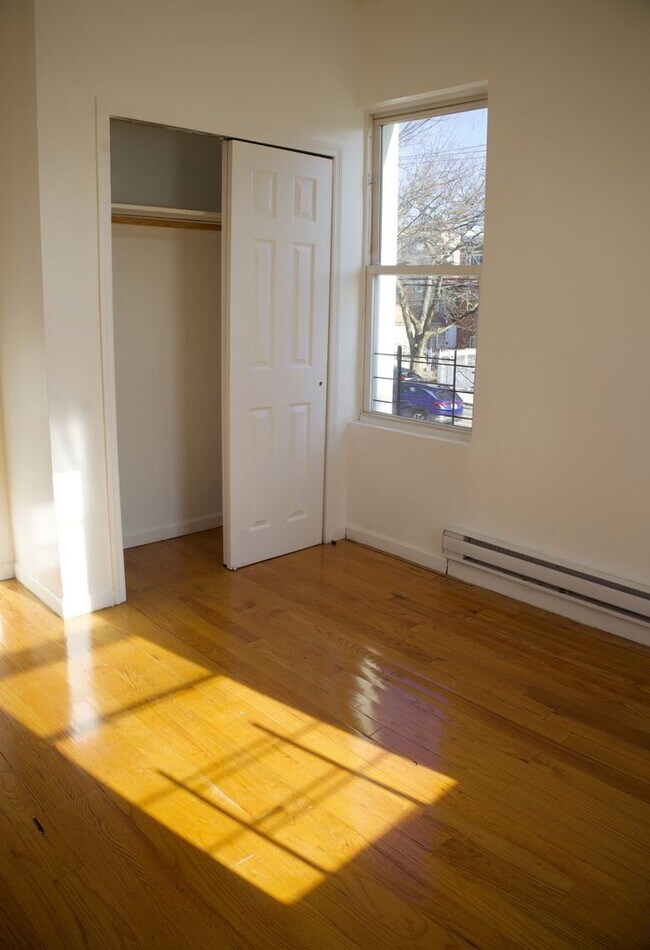 Building Photo - 3663 Bronxwood Ave