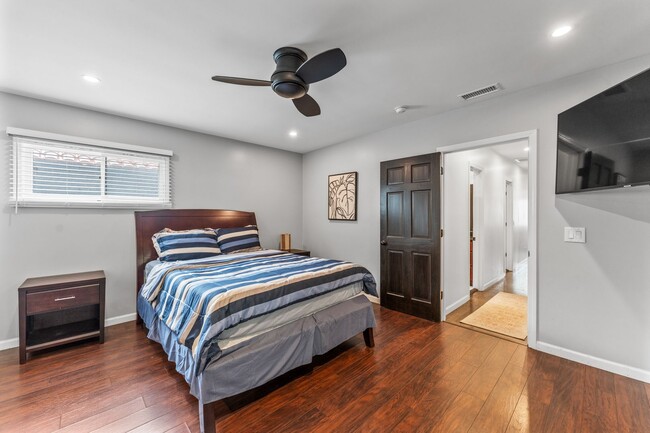 Building Photo - 1537 El Prado Ave