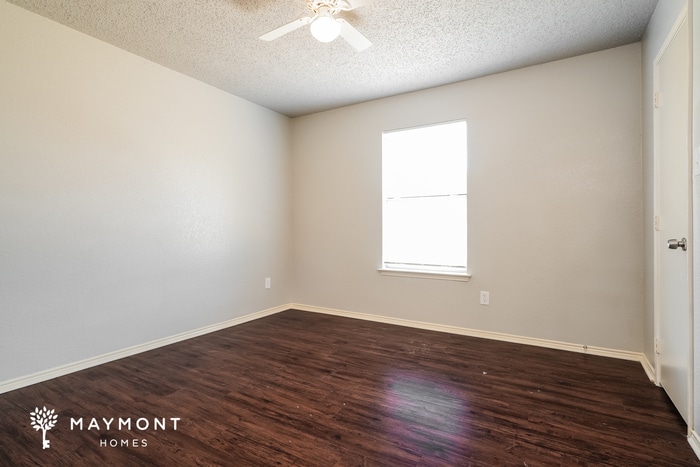 Building Photo - 2111 Dandelion Dr