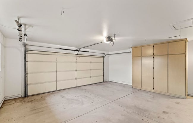 Building Photo - Great home in an active 55+ community!