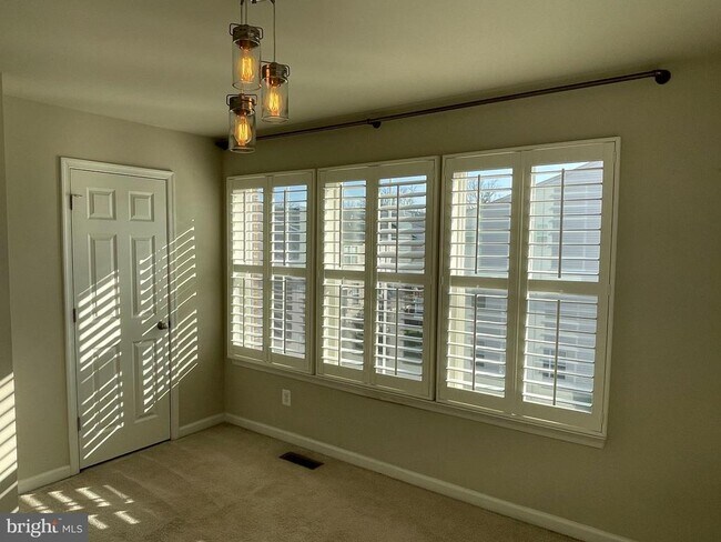 Building Photo - 201 Woodstream Cir