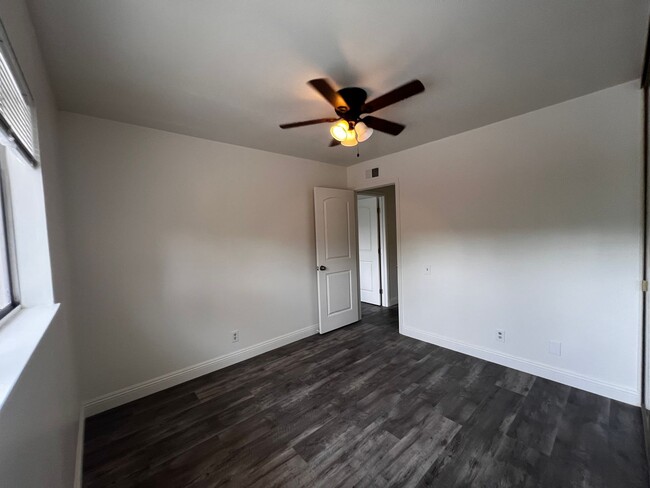 Building Photo - Spacious 3 bedroom 2 bath with attached ga...