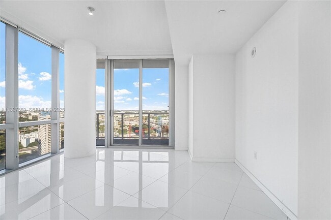 Building Photo - 851 NE 1st Ave