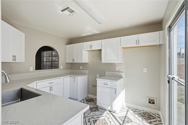 Building Photo - 808 Majestic Rock Cir