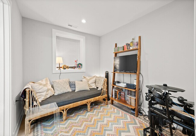 Building Photo - 2451 N Albany Ave