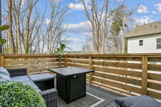 Building Photo - 3371 Macaiva Aly