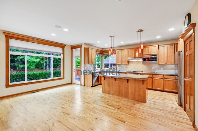 Building Photo - 3 BED & 2.5 BATH Town house FOR RENT