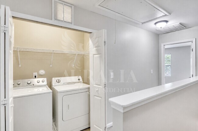 Building Photo - 255 Hampshire Downs Dr