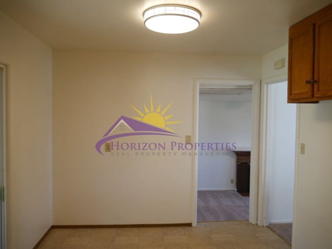 Building Photo - Unique 3 Bed 1.5 Bath 1,173 Sq. Ft. South Sacramento Home in Freeport Village