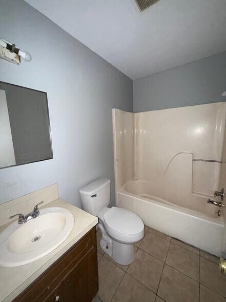 Building Photo - 1502 Oakshire Ct