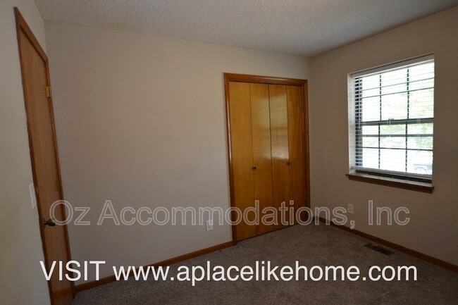 Building Photo - 8503 Sarah Ln