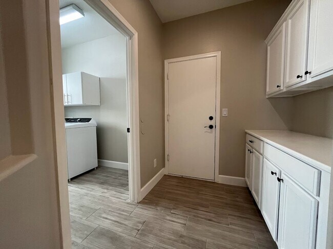 Building Photo - Cozy Cul De Sac house FOR RENT in a GREAT location