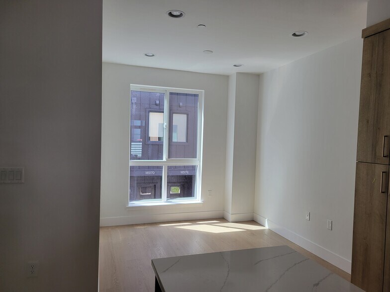 Building Photo - 18518 96th Dr NE