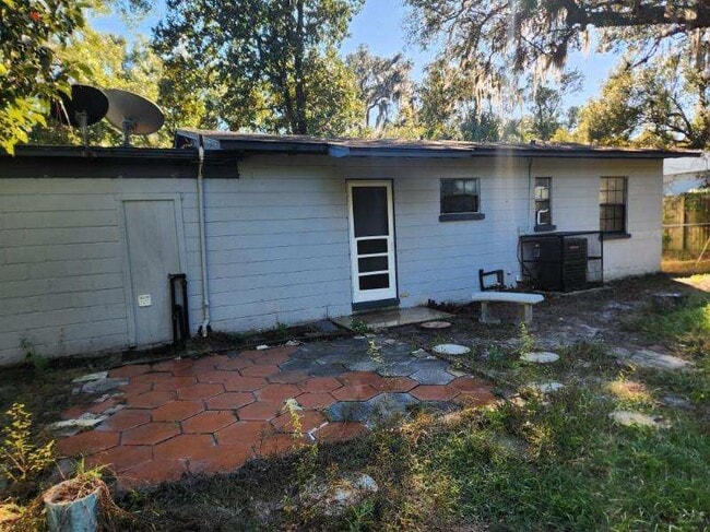 Building Photo - 5919 Oaklane Dr