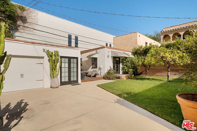 Building Photo - 813 N Orange Grove Ave