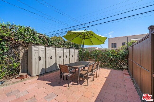 Building Photo - 1556 S Ogden Dr