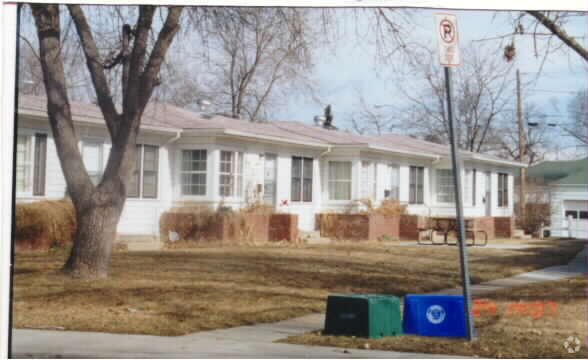 Primary Photo - 842 Bowen St