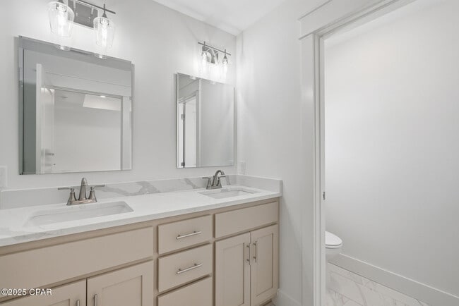 Building Photo - 924 Grace Ave