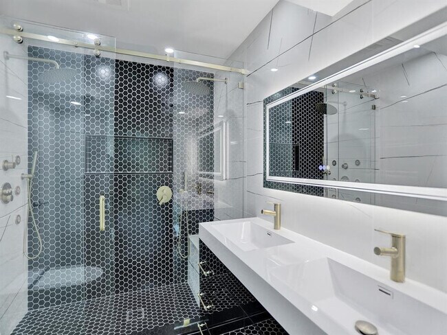 Building Photo - 4530 SW 34th Dr