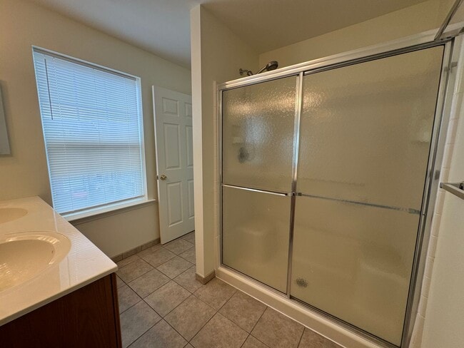 Building Photo - THREE BEDROOM TOWNHOUSE- East Penn Schools