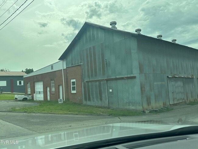 Building Photo - 902-904 Jefferson St