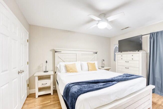 Building Photo - 1515 NW Bell Royal Ct