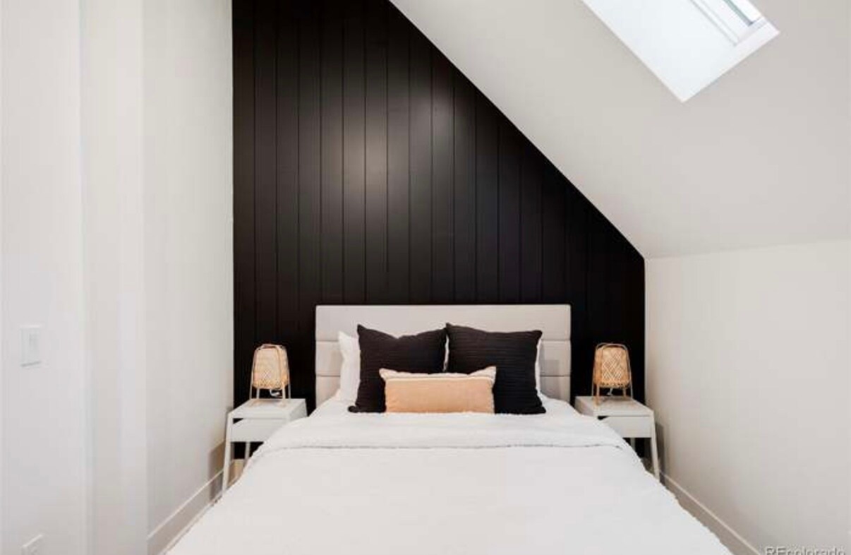 Building Photo - 807 E 22nd Ave