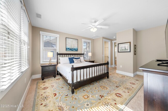 Building Photo - 2537 St James Dr SE