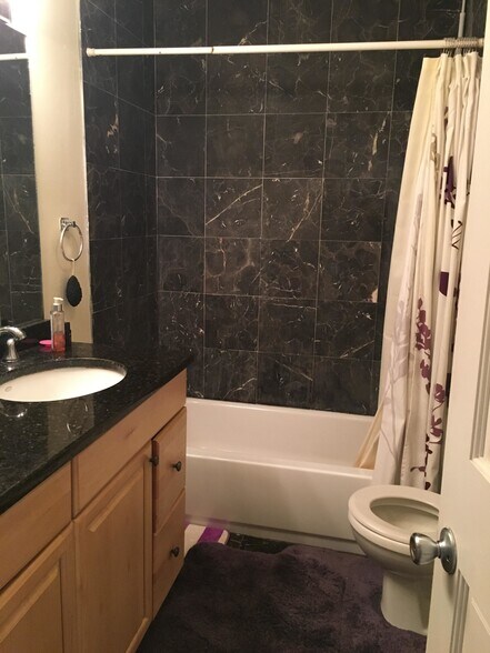 Building Photo - 94 Hillside St