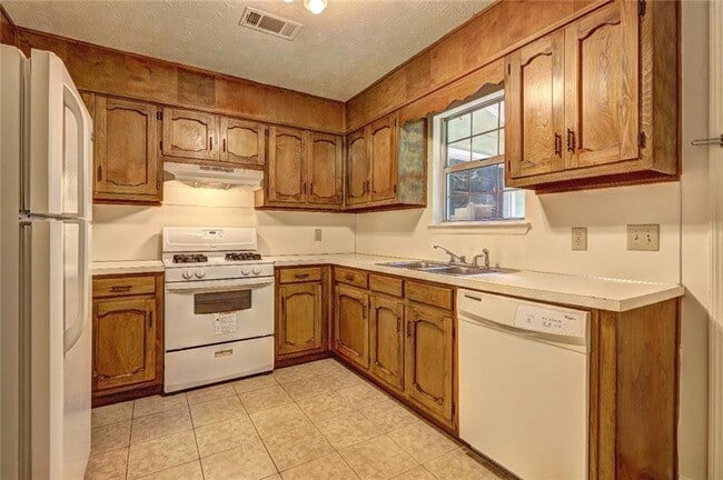 Building Photo - 2492 Whitehead Pl Dr