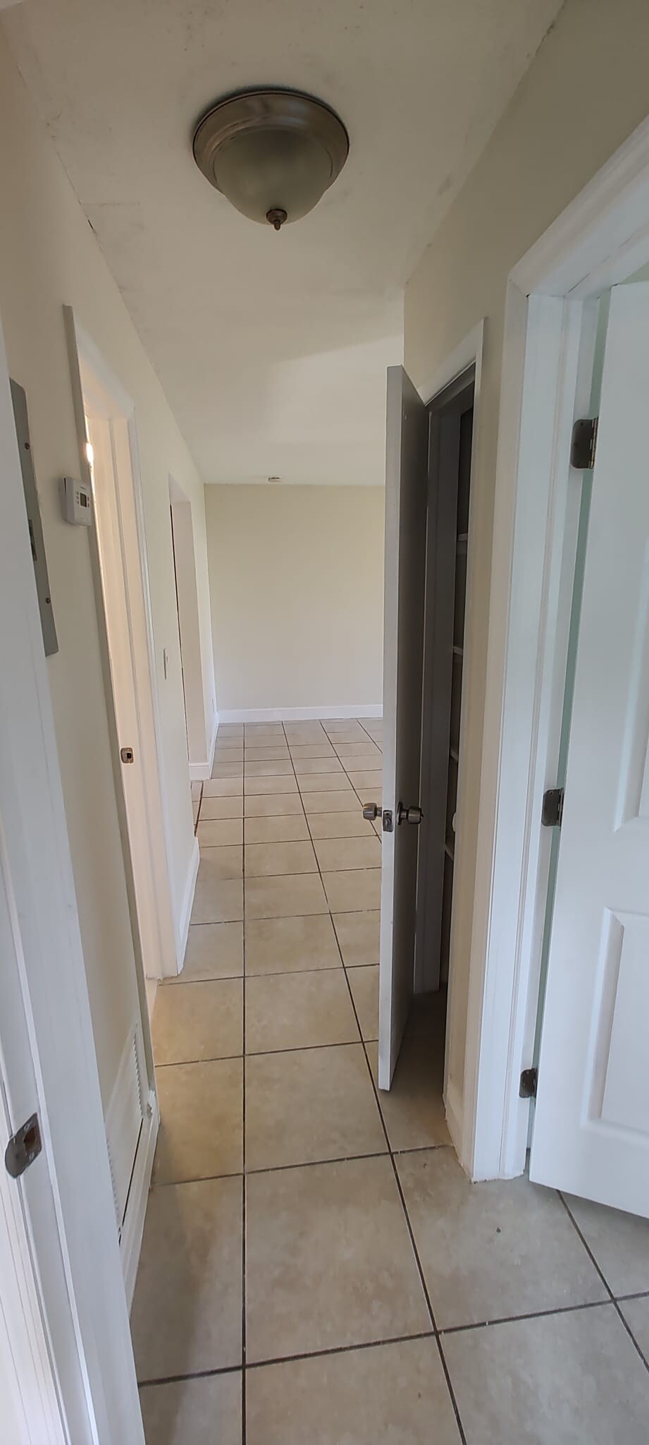 Building Photo - 2504 NW 9th Ln