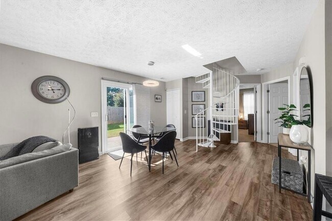 Building Photo - 820 Camelon Ct