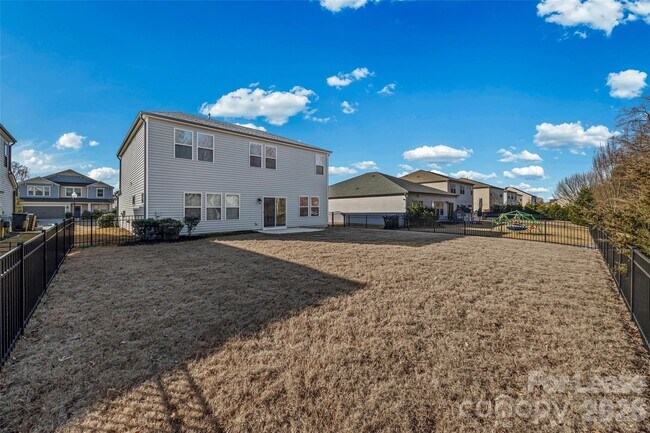 Building Photo - 5811 Fenway Dr