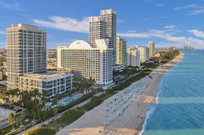 Building Photo - 6801 Collins Ave
